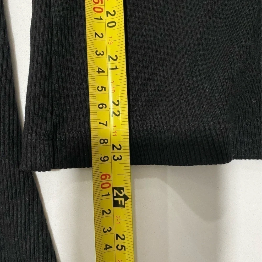 Citizens of Humanity black v-neck - Picture 11 of 11